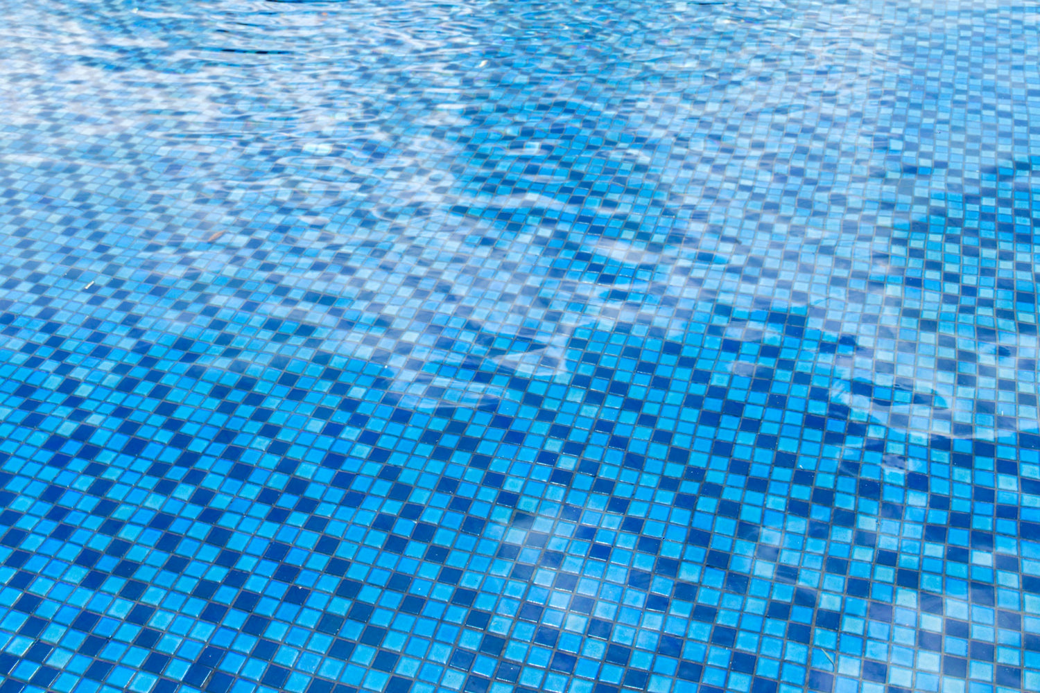 The Art of Choosing Swimming Pool Colours: A Guide to Aesthetics and Functionality